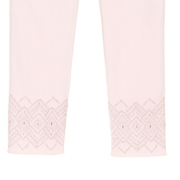 Bandolino Lisbeth Size 8 Light Purple Denim Capri With Embroidered Bottom Design - Picture 2 of 2